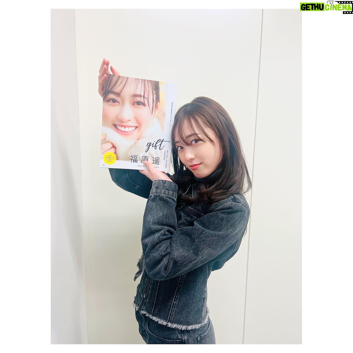 Haruka Fukuhara Instagram - . 本日ついに!! フォトブック『#gift 』が発売致しました☺︎ 朝ドラ「舞いあがれ!」 と共に過ごした大切な時間と自分の想いを詰め込んだフォトブックです! 春の⻑崎県・五島列島と、冬の京都で撮影させていただきました! 発売イベントが4月23日(日)にSHIBUYA TSUTAYAで開催予定です! 3冊券には私が選んだアザーカットのポストカードが3枚つきます! 21日までチケットを販売しいてるそうなので是非✨ 皆様にお会いできるのを楽しみにしてます😊