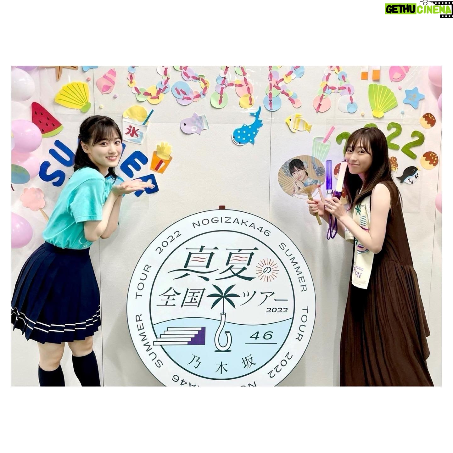 Haruka Fukuhara Instagram - . 本日は#山下美月 ちゃん23歳のお誕生日☺︎ 本当におめでとう🎉 とにかく心優しくて笑顔がキュートな美月ちゃん。 大好きすぎます💓 先日は朝ドラチームの皆さんと#乃木坂46 さんの真夏の全国ツアーにもお邪魔させて頂きました✨ 皆さんとってもキラキラしていて眩しくて、パワーをたくさん頂いちゃいました✨ 幸せな時間だったなぁ✨ 残りのツアーも頑張ってください😌 #朝ドラ #舞いあがれ! #幼馴染