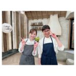 Haruka Fukuhara Instagram - . 本日放送のNHK「きょうの料理」 に市瀬悦子先生と一緒に出演させて頂きます☺︎ 「クッキンアイドル アイ！マイ！まいん！」の料理監修をしてくださっていた市瀬先生と、またこうして一緒にお仕事出来ることがとにかく嬉しかったです！ そしてなんと！収録日には、まいんチームの皆さんが遊びに来てくださったんです！ 大好きな皆さんがあの頃の様に温かく見守ってくださっていて、一瞬であの頃に戻れた様な不思議な気持ちになり、嬉しくて嬉しくてたまりませんでした。 幸せすぎる時間で、噛み締めながら過ごさせて頂きました。 今あるのは、まいんチームの皆さんのおかげなので心から感謝の気持ちでいっぱいです。 またいつか皆さんとご一緒できるよう、頑張りたいです✨ ＜NHK Eテレ＞4月17日(水)21:00〜21:24 📍再放送 ＜NHK 総合＞4月18日(木)11:05～11:29 ＜NHK Eテレ＞4月22日(月)11:30〜11:54 「#きょうの料理 」4月号発売中 是非観てください♡