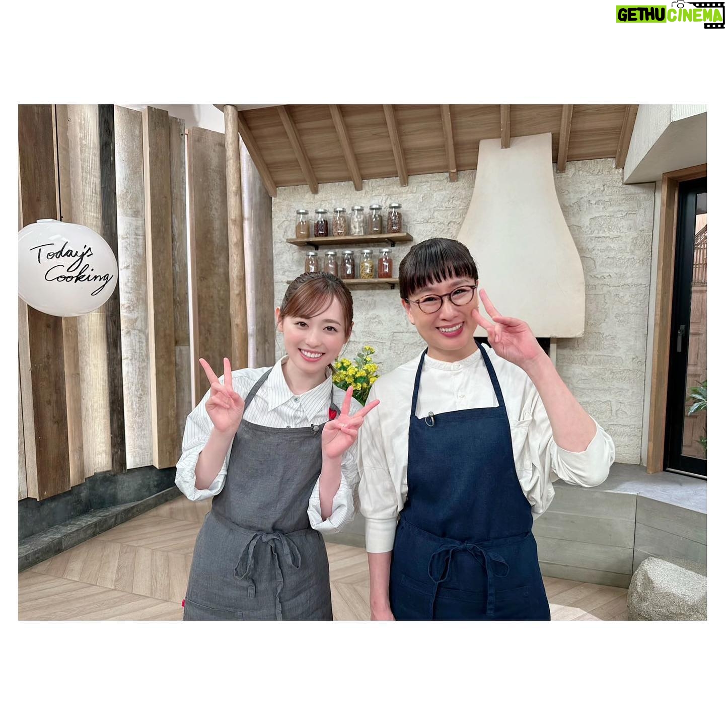 Haruka Fukuhara Instagram - . 本日放送のNHK「きょうの料理」 に市瀬悦子先生と一緒に出演させて頂きます☺︎ 「クッキンアイドル アイ!マイ!まいん!」の料理監修をしてくださっていた市瀬先生と、またこうして一緒にお仕事出来ることがとにかく嬉しかったです! そしてなんと!収録日には、まいんチームの皆さんが遊びに来てくださったんです! 大好きな皆さんがあの頃の様に温かく見守ってくださっていて、一瞬であの頃に戻れた様な不思議な気持ちになり、嬉しくて嬉しくてたまりませんでした。 幸せすぎる時間で、噛み締めながら過ごさせて頂きました。 今あるのは、まいんチームの皆さんのおかげなので心から感謝の気持ちでいっぱいです。 またいつか皆さんとご一緒できるよう、頑張りたいです✨ <NHK Eテレ>4月17日(水)21:00〜21:24 📍再放送 <NHK 総合>4月18日(木)11:05~11:29 <NHK Eテレ>4月22日(月)11:30〜11:54 「#きょうの料理 」4月号発売中 是非観てください♡