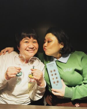 Haruna Kondo Instagram - ※
にゃおみが40をお祝いしてくれたよ✌︎
会えるとうれすぃんだよな〜 ´◡`♡♥
歌はなぜか水中で歌ってる様子だった！
お互い健康で楽しく過ごすことを誓いながら、120人前は食べた！
にゃおみ、ありがと！