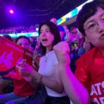 Haruna Kondo Instagram - ※ 沖縄行ってまいりました！ 行ったというか、2枚目見てもらったら分かる通り、打ち上がりました。 綺麗な海がすぐ側の素敵な宿で、おいしいものと景色と沖縄の優しい方々に触れて、やっぱり沖縄だいすきー！てなりました。 そして、旅の目的は、FIBAバスケットボールワールドカップ2023観戦。 ドイツ戦とフィンランド戦を観戦し、貴重な機会に立ち合えて、喉がぶっつぶれてもいいって覚悟で応援して、観戦終わったら、わたしもえりちゃんもカンナも声ががさがさでそれが誇らしくて、その声でわざとしゃべったりして。最高でした！！ 日本の選手たちもスタッフの皆さんもお客さんたちも熱くて、日本一丸を肌で感じて、その中の1人になれていることがとても嬉しかったです。 東京に戻った今も、ふっと沖縄旅のことを思い出して、胸いっぱいになったり、思い出し笑いをしたり、奮い立ったり。 最高の想いをさせてもらいました。 馬場夫妻にはいろんな感情、経験をもらっています。 感謝。 えりちゃんのミュージカル仕込みの通る声が、アリーナ全体に響いててかっこよかったです。 やっぱり、バスケットボールっておもしろい！！！ 引き続き、順位決定戦も思いっきり応援しましょう！！！ 動画も撮っていたので、YouTubeで出せたらと思ってます。 #1枚目カンナの涙美しかったね #2枚目狙い通り沖縄打ち上がり #3枚目選手パネルとキャンパー #4枚目日本の勇士たち #5枚目めずらしコーヒーグラス隙間覗きおじさんおばさん #6枚目タコス喜び首タオル喉温めおじさんおばさん