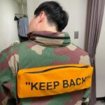Haruna Kondo Instagram – ※
スタイリストさんがこちらのアウター、プレゼントしてくれまして。
背中にチャック付きの大きなポケットついてまして。
開けたらお菓子でてきまして。
お菓子ごとくれました。
なので、このアウター着てる時に
声かけてくれたら、先着でお菓子あげます。
ただし、17歳以下の子供に限ります。
このアウターじゃないときはスマイルしかあげられません。
ただし、機嫌によってはスマイルもあげられません。
それが人間だから。