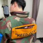 Haruna Kondo Instagram – ※
スタイリストさんがこちらのアウター、プレゼントしてくれまして。
背中にチャック付きの大きなポケットついてまして。
開けたらお菓子でてきまして。
お菓子ごとくれました。
なので、このアウター着てる時に
声かけてくれたら、先着でお菓子あげます。
ただし、17歳以下の子供に限ります。
このアウターじゃないときはスマイルしかあげられません。
ただし、機嫌によってはスマイルもあげられません。
それが人間だから。