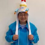 Haruna Kondo Instagram - ※ 2024年2月23日で41歳を迎えました。 おかげさまです！ありがとうございます！！ 40代まじ楽しいっす！！！ 健康でさらに幸せになりたいと思います。 もう中さんが同い年なのですが、「良い(41)」と おっしゃっていて、確かに！！！ ぜったい良い歳だなぁと思いました。 41歳、楽しみます！！！！！！ 写真① 2月生まれのお友達と合同誕生日会を東京ディズニーランドでして、はじめて誕生日のシール付けました。お友達、夢叶えてくれてありがとう。名前呼んでもらえるって情報あったから、自意識過剰で春菜はやめて、るな、にしたんだけど、特に呼ばれる場面なかったから、普通に春菜にすればよかった。名前書いてくれたキャストの方が「私も名前るなです」って仰ってて、偽名なの申し訳なかった。 写真② でも、気を取り直して、すぐはしゃいだ。40周年の東京ディズニーランド行けてうれしいこの頃まだ40歳。 写真③ 誕生日当日、マネージャーさんたちが楽屋を誕生日バージョンにしてくれてた。モデルさんや女優さんの楽屋で見たことあるやつしてくれた。うれぴす。鏡にご注目。 動画① なんかマネージャーさんに動画撮りますって言われて、慌てて喋ったやつ。でも、感謝の気持ちは本物。 写真④ 誕生日当日、大好きな人たちに囲まれて、嬉しすぎて顔が溶けてる。ケーキおいしすぎた。 写真⑤ 誕生日にTWICEさんのニューアルバム出るのは最高のプレゼントすぎる。 #お祝いメッセージありがとうございます #誕生日最高