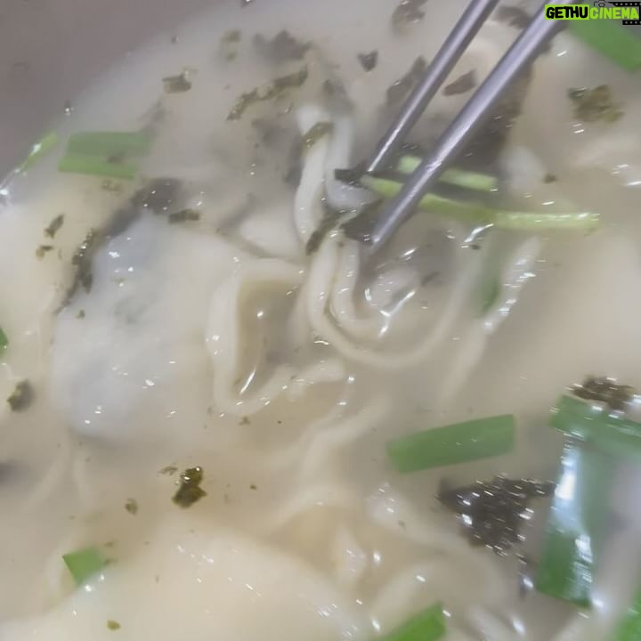 Haruna Kondo - 81.7K Likes - ※
先日、とあるお仕事で韓国へ行ってまいりました!
帰り、飛行機までの時間で、駆け込みポッサム&カルグクス!!!
おいしかったぁ🤤🤤🤤
外がマイナス9℃とかだったんで、余計に沁みました、、
なんのお仕事かまた報告しますね!!!
#写真1枚目2枚目は角度違うだけすぎていらない