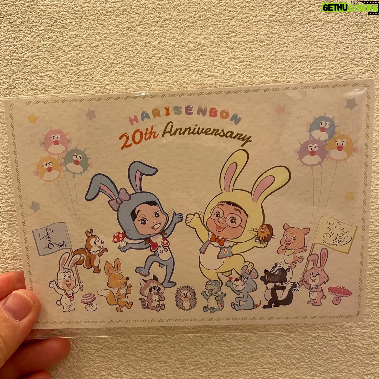 Haruna Kondo Instagram - ※ 昨夜はトークライブ来てくださった皆さん YouTubeの生配信見てくださった皆さん (アーカイブあるから見てねん♪) ありがとうございました!!! みんな、やさしすぎー♡ 盛り上がってくれて、あざます! こちらは、いつもポスターイラストを描いてくださっている やまもとしんじさんがポストカード作ってくれて お客様にお配りしました! かわいい☻☻☻ やまもとさん、あざます! また4月にもライブするので、ポスターイラストも 楽しみです! 4月の詳細はまた載せますね。 遊びに来てください!