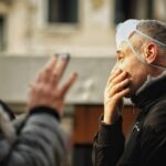 Hasti Mahdavifar Instagram - چشم ها اینروزها بیشتر از هر زمان دیگری صحبت میکنند.هر چقدر که میخواهی دروغ بباف. چشمانت حقیقت را میگویند . Photo by : me . #mask #covid_19 #corona #venice #veniceitaly #streetphotographers #streetphotographersmagazine #tehranstreetphotofestival #portbox #natgeo #streetleaks #evrybodystreet #streetlife #streetphotography #tspf #trentparke #reportagespotlight #instagram #bnw_demand #streetphotographersfdn #burndiary #canon #canonphotography