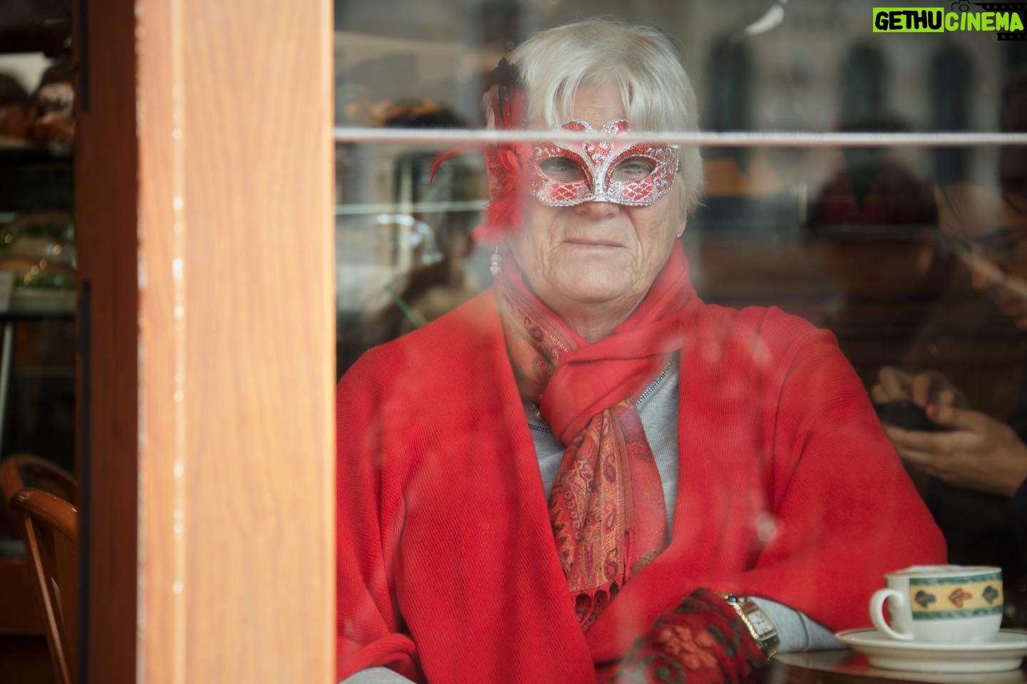 Hasti Mahdavifar Instagram - از مجموعه آيز وايد شات . Photo by : me . #eyeswideshut #mask #venice #venicecarnival #veniceitaly #streetphotography #streetphotographers #tspf #streetleaks #portbox #everybodystreet #streetlife #instagram #reportagespotlight #streetphotographersmagazine #burndiary #reportagespotlight #canon #canonphotography