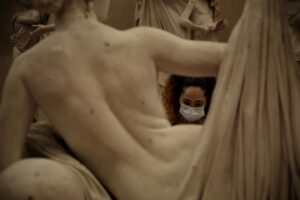 Hasti Mahdavifar Instagram - از مجموعه سنگین 
.
Photo by me
.
#florenceacademyofart #florenceitaly #streetleaks #portbox #reportagespotlight #burndiary #instagram #covid_19 #mask #canon #canonphotography