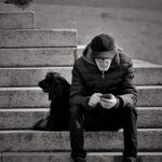 Hasti Mahdavifar Instagram - يكمم سياه و سفيد حالا #كبوتر_فضول #سرت_رو_نكن_تو_گوشي_مردم . Photo by : me . #blackandwhitephotography #human #dog #Pigeons #bird #technology #streetphotographersmagazine #streetphotography #streetphotographers #tehranstreetphotofestival #instagram #streetleaks #streetphotographersfdn #streetlife #tspf #portbox #bnw_demand #burndiary #evrybodystreet #reportagespotlight #pavia #paviaitaly #canon #canonphotography #hunter #canonphotographer