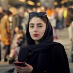 Hasti Mahdavifar Instagram - او نه آدم آدم بود ، نه میمون میمون . موجودی بود میان این دوتا که مسخ شده بود .... . پ.ن : خنده م نمیومد، خوابم ميومد... . (عکس ها مربوط به گذشته میباشند )