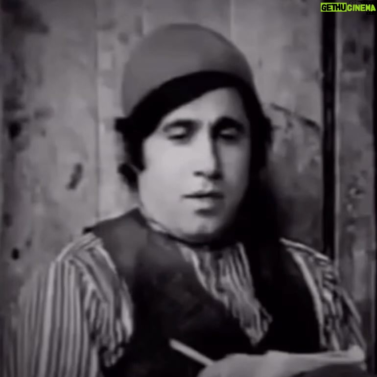 Hasti Mahdavifar - 25.9K Likes - همه ی ما معترضیم به هزار و یک چیز .
ميخواهيد همه ي ما را اعدام كنيد ؟
ازين هشتاد و پنج ميليون شايد ده میلیون برایتان ماند. دقیقا با این شاید ده میلیون چه کار میخواهید بکنید؟
.
#مجید_کاظمی #سعید_یعقوبی #صالح_میرهاشمی
#مهسا_امینی