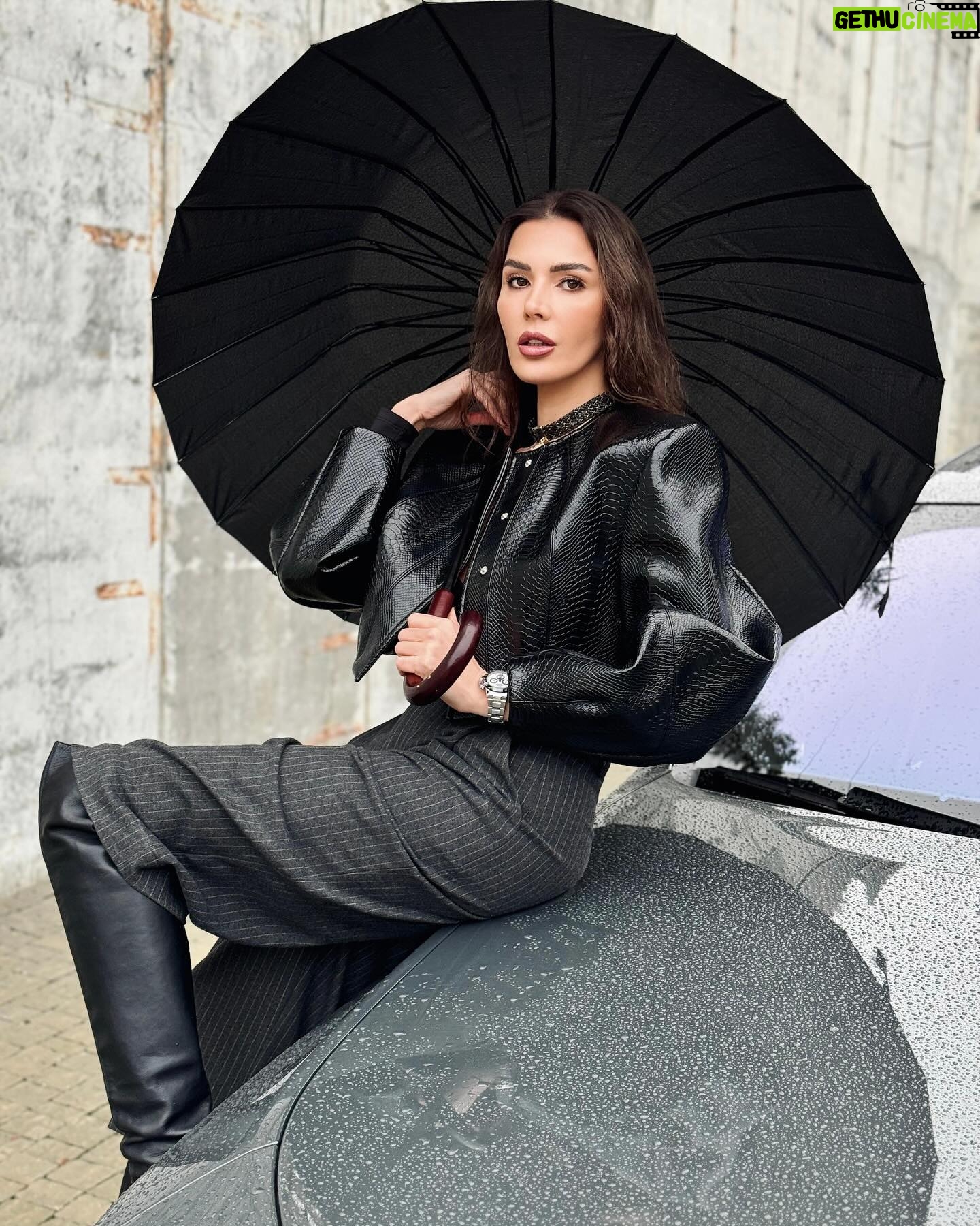Hatice Şendil Instagram - Yolda kaldım desem, inanır mısınız😉? #reklam