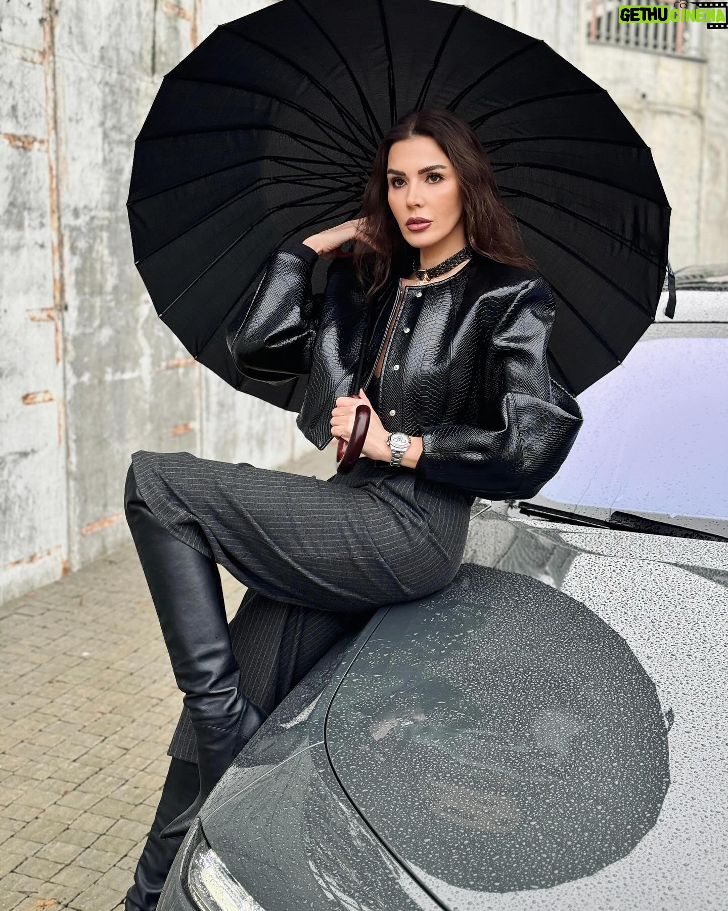 Hatice Şendil Instagram - Yolda kaldım desem, inanır mısınız😉? #reklam