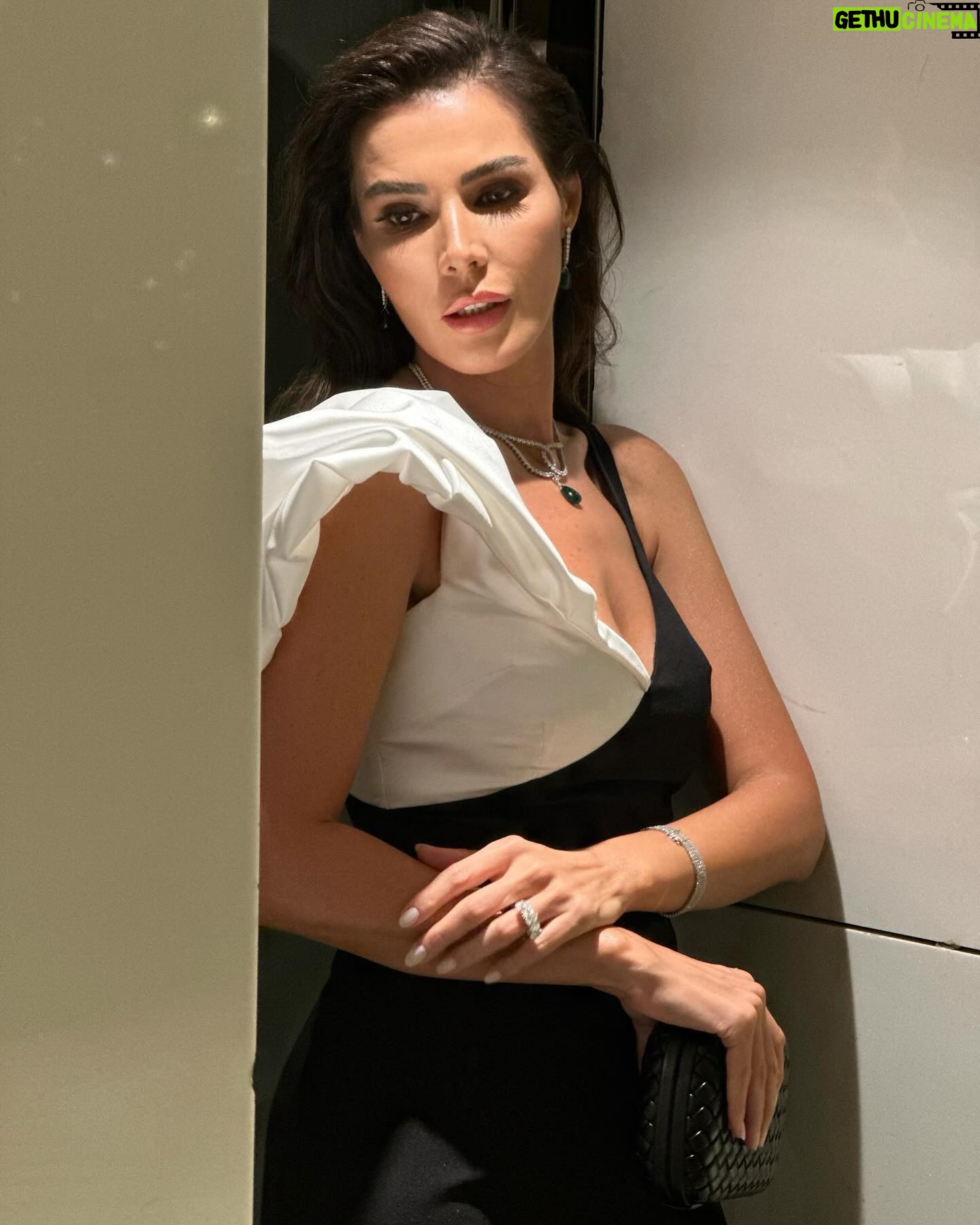 Hatice Şendil Instagram - Başımız dik çok şükür🤍