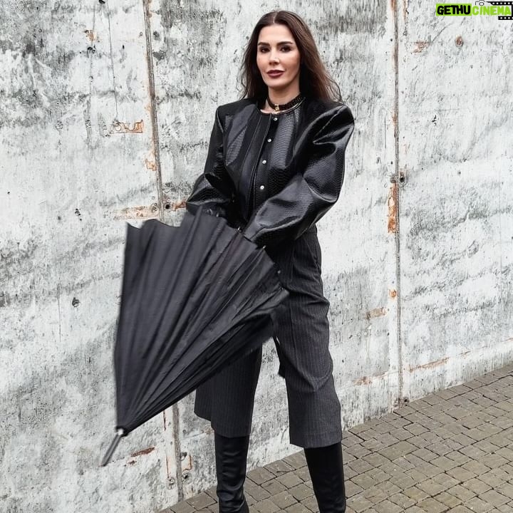Hatice Şendil Instagram - Yolda kaldım desem, inanır mısınız😉? #reklam