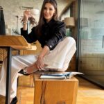 Hatice Şendil Instagram - Pazartesiye sendromsuz geldim☕️