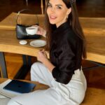 Hatice Şendil Instagram - Pazartesiye sendromsuz geldim☕️
