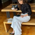 Hatice Şendil Instagram - Pazartesiye sendromsuz geldim☕️