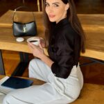 Hatice Şendil Instagram - Pazartesiye sendromsuz geldim☕️