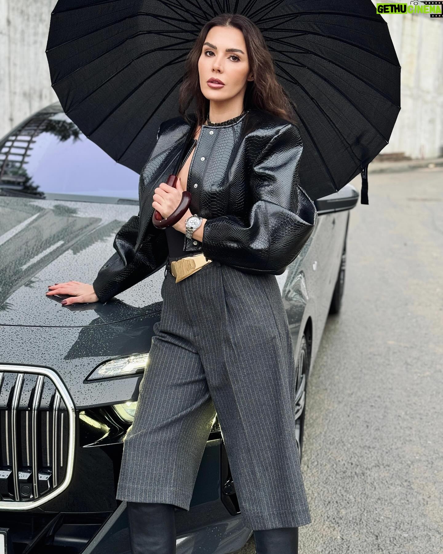 Hatice Şendil Instagram - Yolda kaldım desem, inanır mısınız😉? #reklam