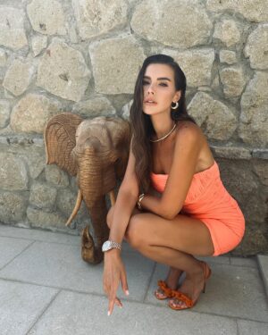 Hatice Şendil Instagram - Bir favorinizi alırım🧡🍊