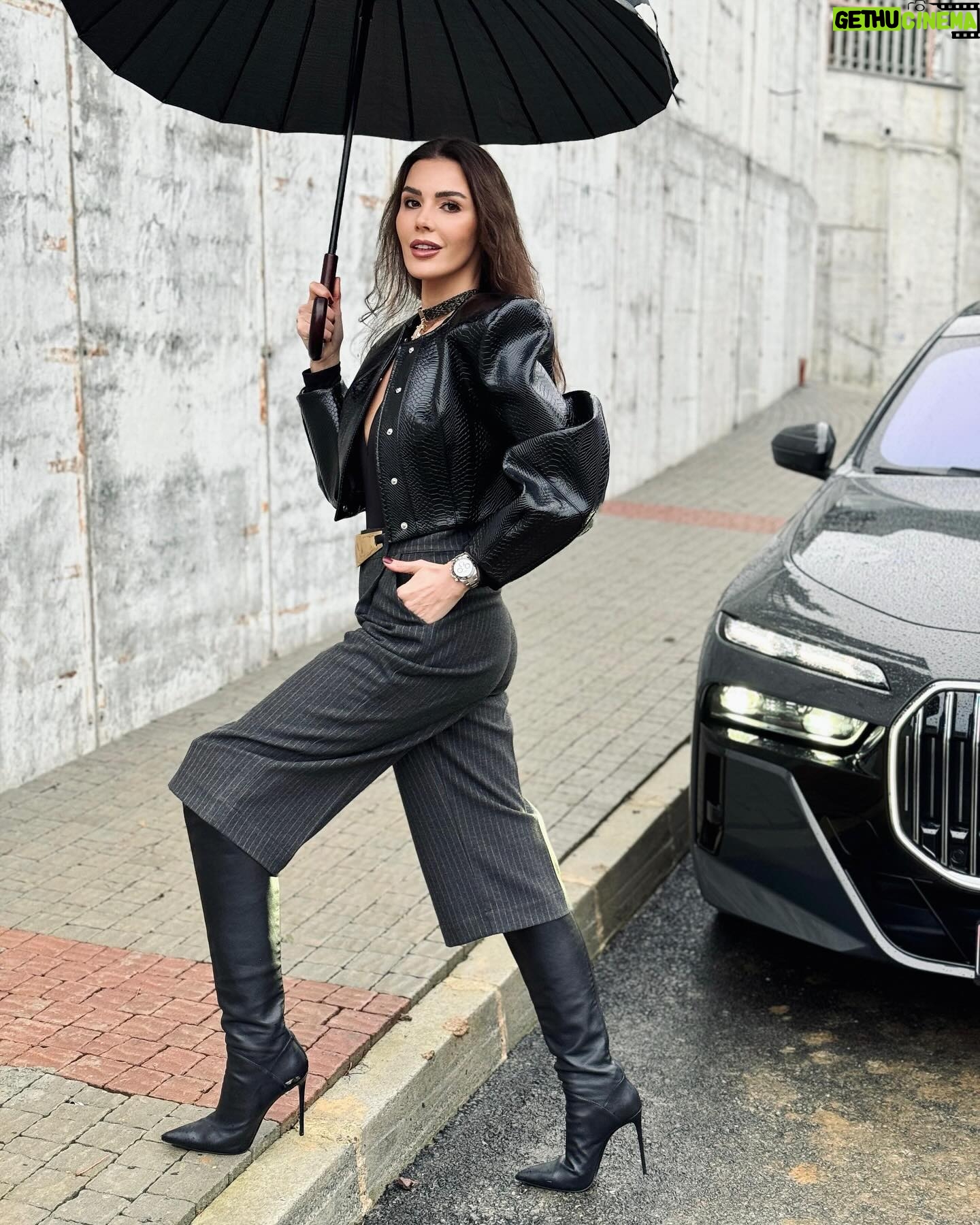 Hatice Şendil Instagram - Yolda kaldım desem, inanır mısınız😉? #reklam