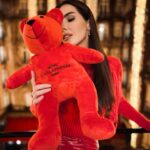 Hatice Şendil Instagram – Bonbon rouge à Paris