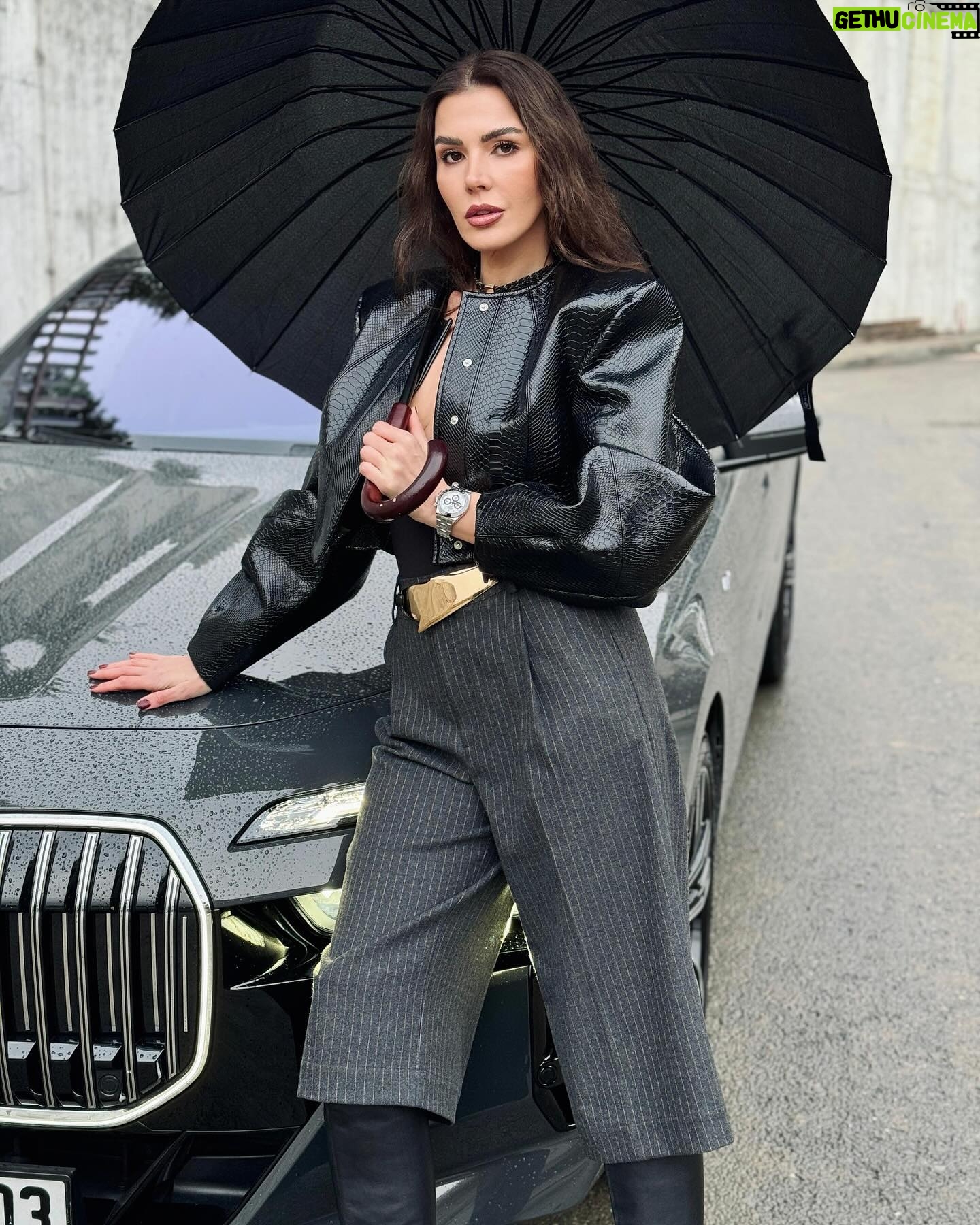 Hatice Şendil Instagram - Yolda kaldım desem, inanır mısınız😉? #reklam
