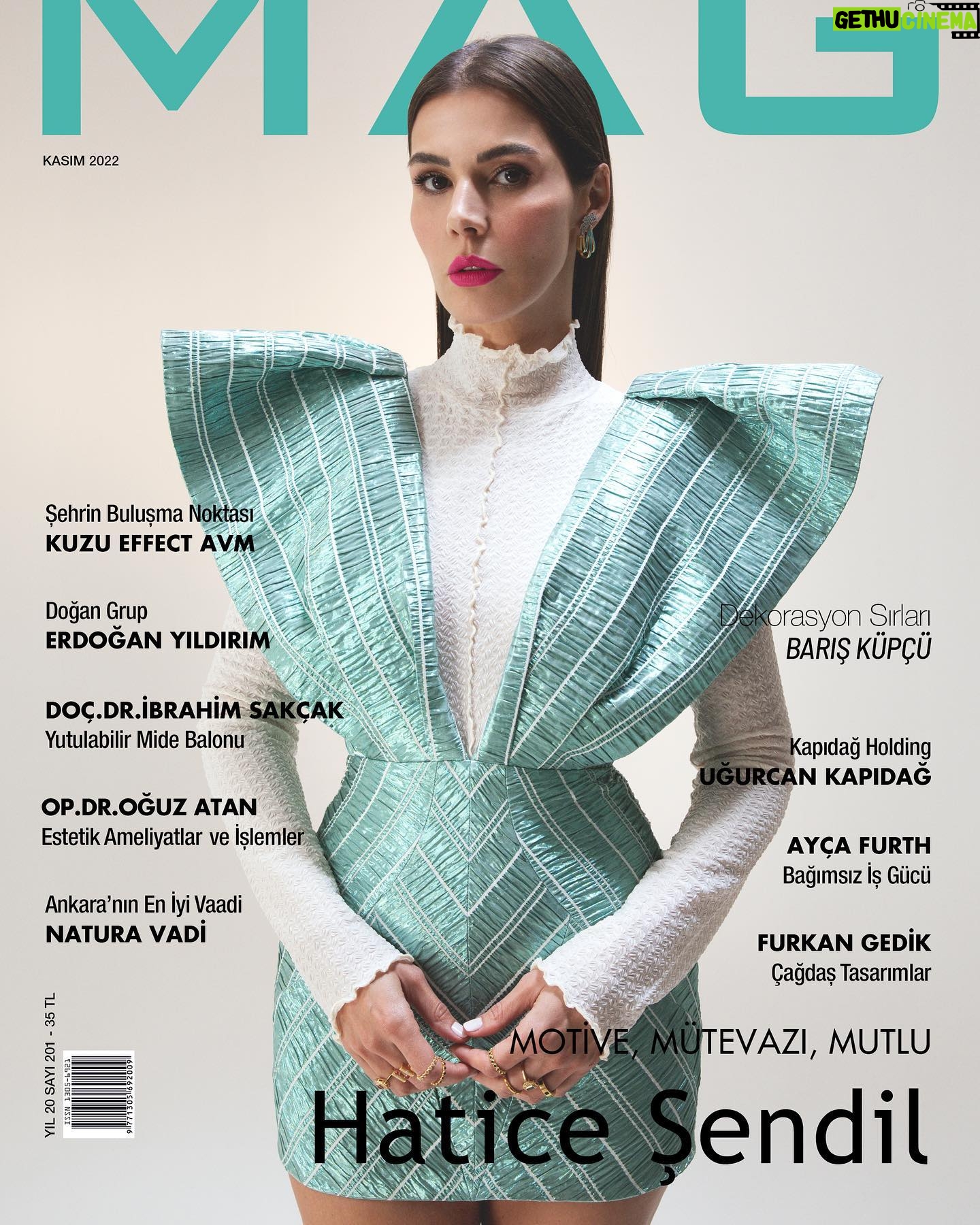 Hatice Şendil Instagram - Hello NOV🍃 KASIM ‘22 MAG @magdergi RÖP: Yasemin Ulusoy Fotoğraflar: Burcum Baygut Styling: Ece Şişik Saydam Basın İletişim: Gülbahar Karakuş / İd İletişim Makyaj: Hidayet Korkmaz Saç: Engin Aktaş Styling Asistanı: Zozan Çirik Mekan: In Light Studio