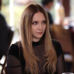 Hayal Köseoğlu Instagram – Kafanda kırk bin tilki mi Damlişko? Akşam görüşürüz ✨✨✨✨✨ #HudutsuzSevda #Damla
