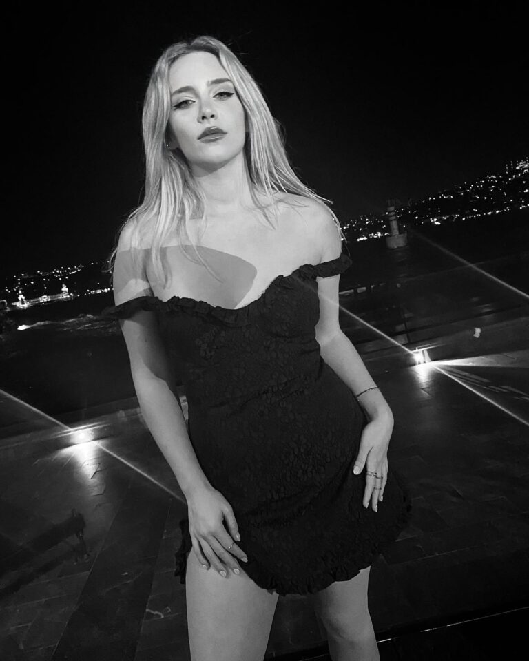 Hayal Köseoğlu Instagram - 🥂