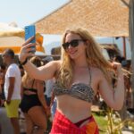 Hayal Köseoğlu Instagram - Bu haftasonu Xiaomi Kite Cup'ı izlemek için @xiaomi.turkiye'nin davetlisiydim. 🧚🏻🌊💥💥 İzlemesi aşırı keyifli ve heyecanlıydı. Yarışma sonrasında da Xiaomi'nin düzenlediği sunset partyde saatlerce dans edip çok eğlendik! ☀️☀️ Xiaomi Lounge'da bulunan deneyim alanında da #RedmiNote12Serisi'ni deneyimledim. 💓#HerYönüyleEtkileyici #işbirliği