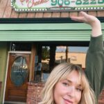 Hayden Panettiere Instagram - My go to place since I was a teenager! Cindy’s the owner and my go to girl! Her girls and Cindy herself always make me feel fresh, new and beautiful every time I see them! They’re my secret weapon 🏵 #PinkCheeks #Cindy Check out what they have to offer ☺️🙌🏼