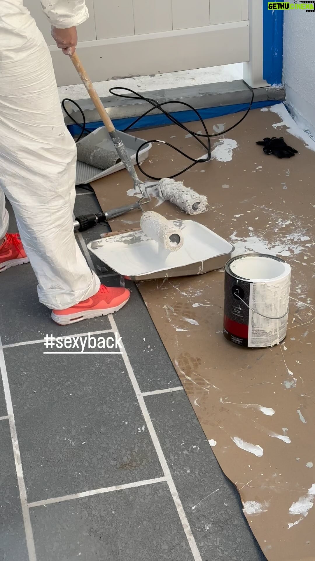 Hayden Panettiere - 17.4K Likes - Bringing Sexy Back in my $1.99 suit from Ace Hardware. Girls can do construction too!! #sexyback #construction #painting