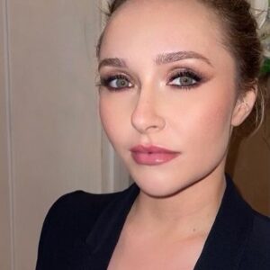 Hayden Panettiere Instagram - My beautiful Sunday night look for #TheEveningBefore party by the talented @janicedaoud and @rena.calhoun 🥰