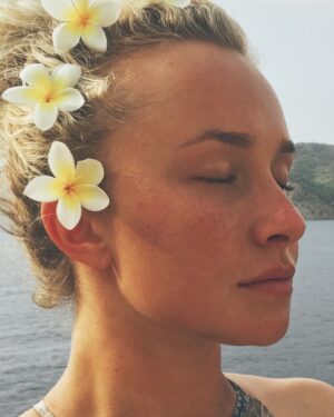 Hayden Panettiere Instagram - Deep breaths before a dive. #MindOverMatter