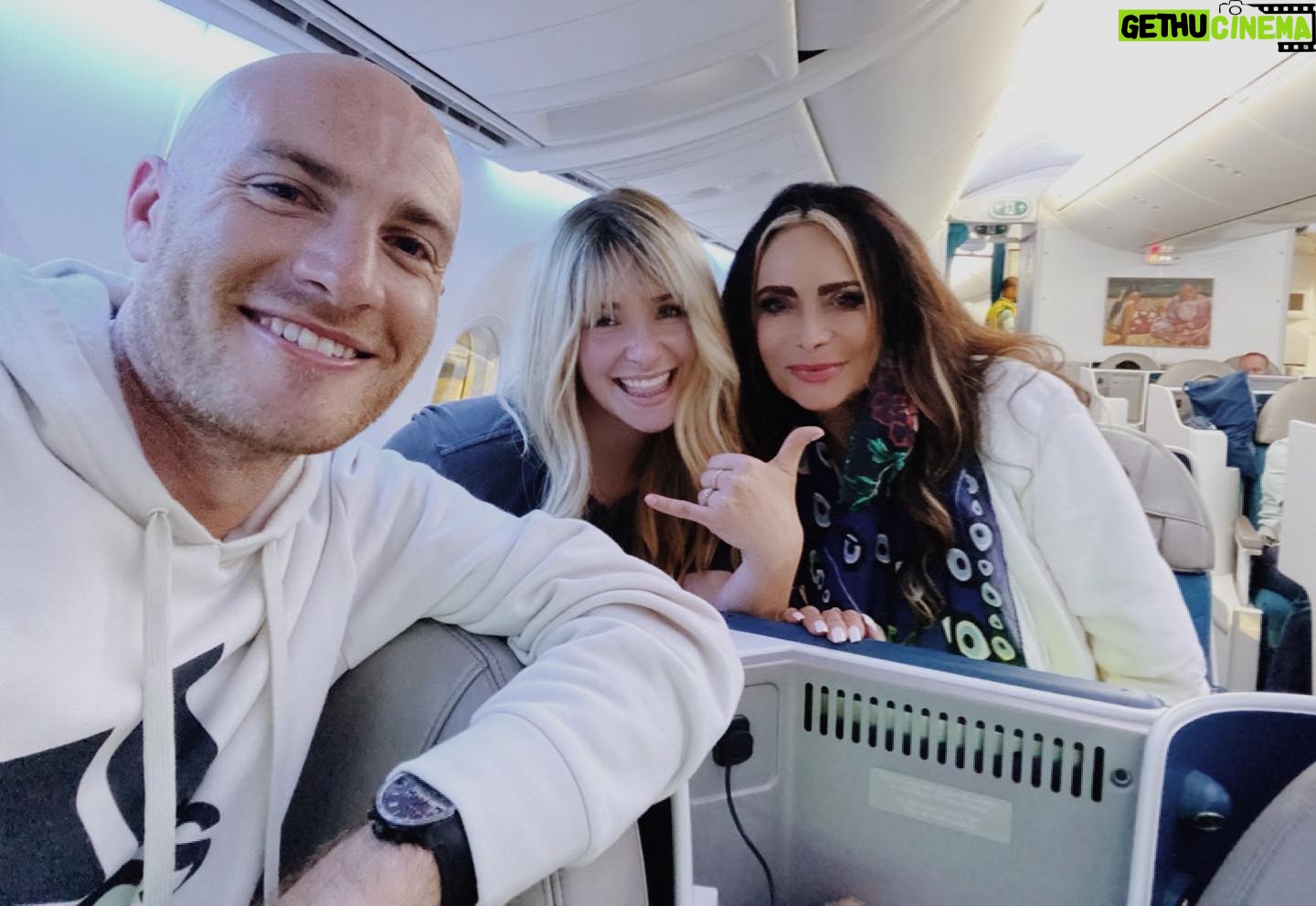 Hayden Panettiere - 15K Likes - Thank you @airtahitinui for getting us to the beautiful Tahitian islands safely and in #style 🤩🙌🏼🤙🏼🙏🏼 #Tahiti @tahititourisme