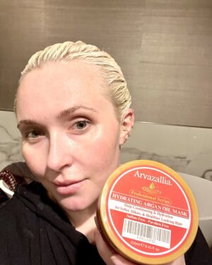 Hayden Panettiere Instagram - Self care is so incredibly underrated. It shows us how much we love ourselves. And we deserve it! Just a little argan oil mask for my hair at night (to sleep in) makes all the difference! Get yourself a good brush, some argan oil and a shower cap. Sleep all night with it on and let your hair know how much you love and appreciate it! Sleep tight! 🥰