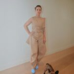 Hayley Atwell Instagram - Getting ready with Iris in this structured ensemble for @jw_anderson show this morning in London. I have been collecting Jonathan’s pieces for while now. His work is distinctive and nods to an exaggerated aesthetic with humour and masterful craftsmanship. It’s a pleasure to celebrate his new collection with him today. Now for the party! Thanks to this stellar team: @rosefordestudio @stefanbertin @wendyrowe And little Iris for all her cuteness 🐶
