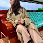 Hayley Atwell Instagram - Arrived in Venezia as the sun set for a break from filming to celebrate the Biennale with the @tods family. This city means so much to me. ❤️ Head to toe in beautiful @tods because when in Italy, I’ll very gladly do as the Italians 😉 🇮🇹 styled by mia cara @rosefordestudio