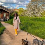 Hayley Atwell Instagram - Strolling into the weekend with the best of ‘em