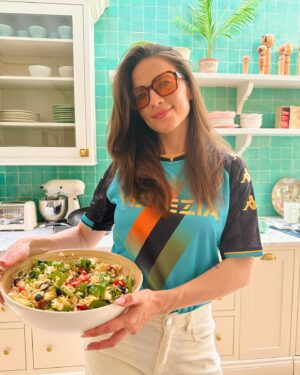 Hayley Atwell Instagram - A fine day for a blustery BBQ. Always bring a side dish. Today I made a simple orzo salad with sun-dried tomatoes, black olives, feta cheese, spring onion, arugula and lashings of olive oil… after dressing this dish I dressed myself with a shout out of love for @veneziafc  Bellissima!