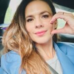 Hayley Atwell Instagram - 감사합니다! What a treat to spend a few days in beautiful Korea. It’s a country I’ve always wanted to visit. There’s so much creativity and life in Seoul. So much kindness, enthusiasm and hospitality. In the last few years I’ve been getting more and more excited about the way Korean culture is making such a huge mark globally. Pop music… Food… Football… Fashion… An incredible film industry, with artists and directors who make bold, brave statements - Yim Soon Rye, Kim Ki Duk, Park Chan Wook, Bong Joon Ho - so many masters of this crazy craft we love. Oh yeah, and I got a chance to make my kimchi pilgrimage. I live on the stuff back home, and finally got a chance to try the magical banchan in its homeland. I just wish I could have stayed a little longer. So I’ll spend this flight with NewJeans in my headphones. Until next time! 다음에 봐 아름다운 한국에서 며칠을 보내는 것은 얼마나 좋은 일인가. 꼭 가보고 싶었던 나라입니다. 서울에는 창의성과 생명력이 넘쳐납니다. 많은 친절, 열정 및 환대. 지난 몇 년 동안 저는 한국 문화가 전 세계적으로 큰 주목을 받고 있는 방식에 대해 점점 더 흥분하고 있습니다. 팝 음악… 음식… 축구… 패션… 대담하고 용감한 발언을 하는 아티스트와 감독이 있는 놀라운 영화 산업 - 임순례, 김기덕, 박찬욱, 봉준호 - 우리가 사랑하는 이 미친 공예의 많은 거장들 . 오 예, 그리고 김치 순례를 할 기회가 생겼습니다. 나는 집에서 물건을 먹고 살고 마침내 고향에서 마법의 반찬을 맛볼 기회를 얻었습니다. 조금 더 오래 머물렀으면 좋았을 텐데. 그래서 저는 헤드폰에 NewJeans를 끼고 이 비행을 할 것입니다. 다음 시간까지! 아 그리고 제 번역 앱이 너무 많은 실수를 하지 않았으면 좋겠습니다...!