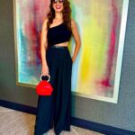 Hayley Atwell Instagram – Look team, you ask me to do something and I commit…

Hair: @davidvoncannon
Makeup: @danielmartin
Styling: @rosefordestudio
Jumpsuit: @michaelkors 
Shoes & bag: @malonesouliers