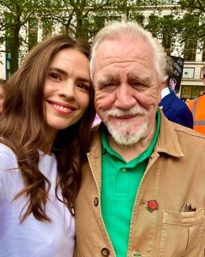 Hayley Atwell Instagram - In solidarity with @sagaftra  members of @equityuk gathered in Leicester Square in London today #sagaftrastrong #sagaftrastrike @simonpegg