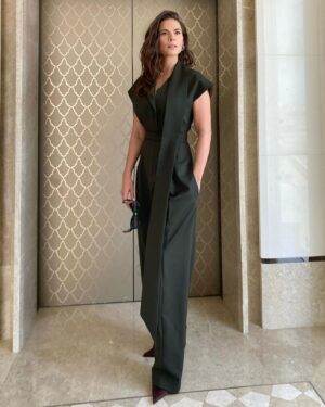 Hayley Atwell Instagram - Press ✔️ Premiere ⏩️

Makeup: @naokoscintu 
Hair: @dayaruci 
Stylist: @rosefordestudio 
Jumpsuit: @roksandailincic 
Jewelry: @lateliernawbar 
Shoes: @piferi