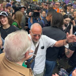 Hayley Atwell Instagram - In solidarity with @sagaftra  members of @equityuk gathered in Leicester Square in London today #sagaftrastrong #sagaftrastrike @simonpegg
