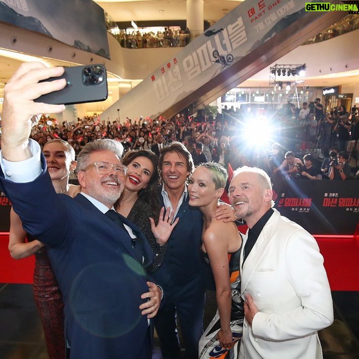 Hayley Atwell Instagram - I’ve been getting so many beautiful messages from all around the world, and it never ceases to amaze me how wide-reaching the power of cinema can be. The energy and beauty I see from fans I’ve been fortunate enough to meet in person is just… magnífico. To the fans from countries I've been lucky enough to hear from online, Colombia! Mexico! Dominicana! Argentina! Brasil! Ecuador! Peru! Chile! Puerto Rico! I want to take a moment to say... Gracias a todos! Obrigada! Te amo! We didn’t get a chance to visit everybody this time around, but I’m practicing my Spanish and Portuguese, and I cannot WAIT to come see you all at the first available opportunity. Dale!